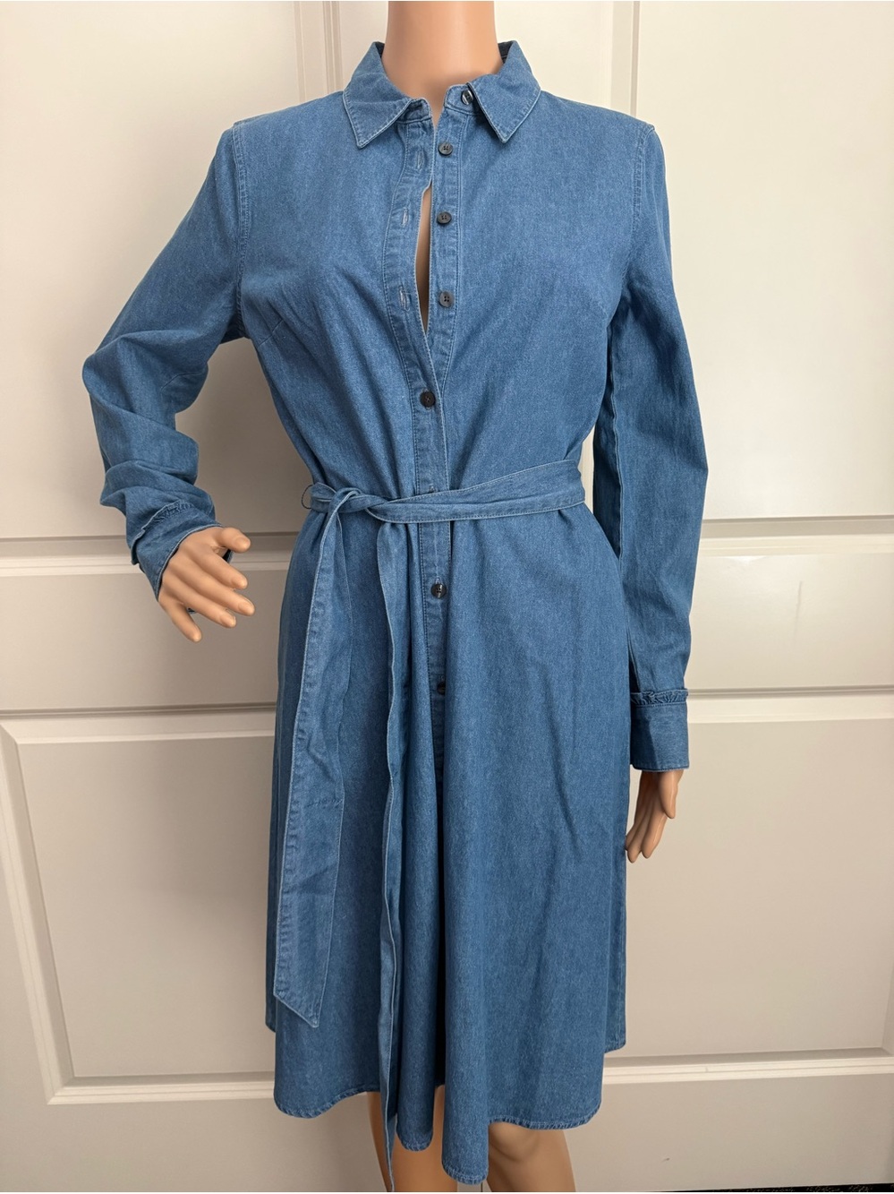 New Draper James Belted Chambray Shirtdress - Picture 11 of 12